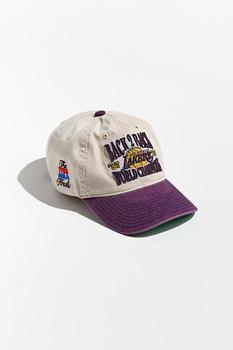 商品Mitchell & Ness UO Exclusive LA Lakers Back To Back Champs Baseball Hat图片