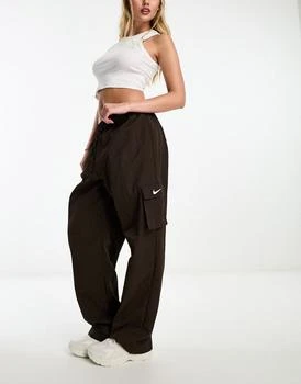 推荐Nike mini swoosh woven cargo trousers in baroque brown商品