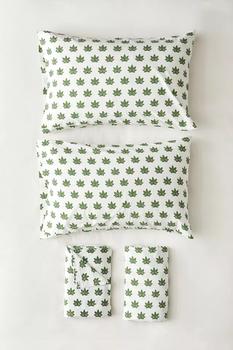 商品Urban Outfitters | Leaf Buddy Sheet Set,商家Urban Outfitters,价格¥387图片