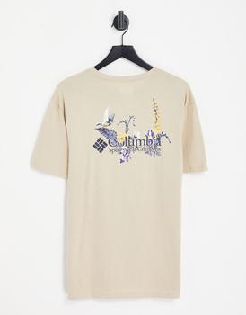 Columbia | Columbia Path Lake back print t-shirt in khaki Exclusive at ASOS商品图片,