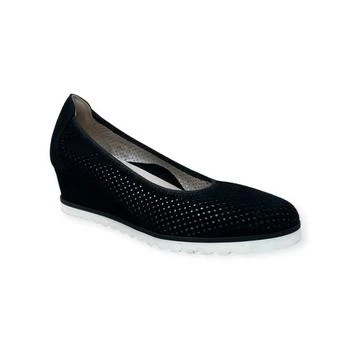 Bella Comforto | Women's Joy Slip On Wedge Shoe In Black,商家Premium Outlets,价格¥1152