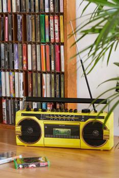 商品Urban Outfitters | UO Retro Yellow Wireless Boombox Speaker,商家Urban Outfitters,价格¥510图片