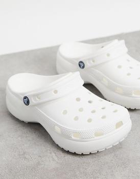 推荐Crocs classic platform clogs in white商品