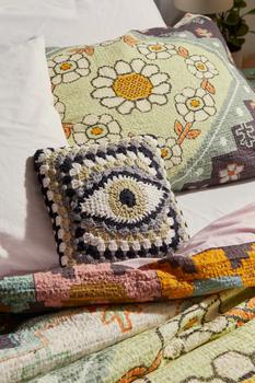 商品Mini Crochet Eye Throw Pillow图片