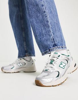 推荐New Balance 530 trainers in white and green - exclusive to ASOS商品