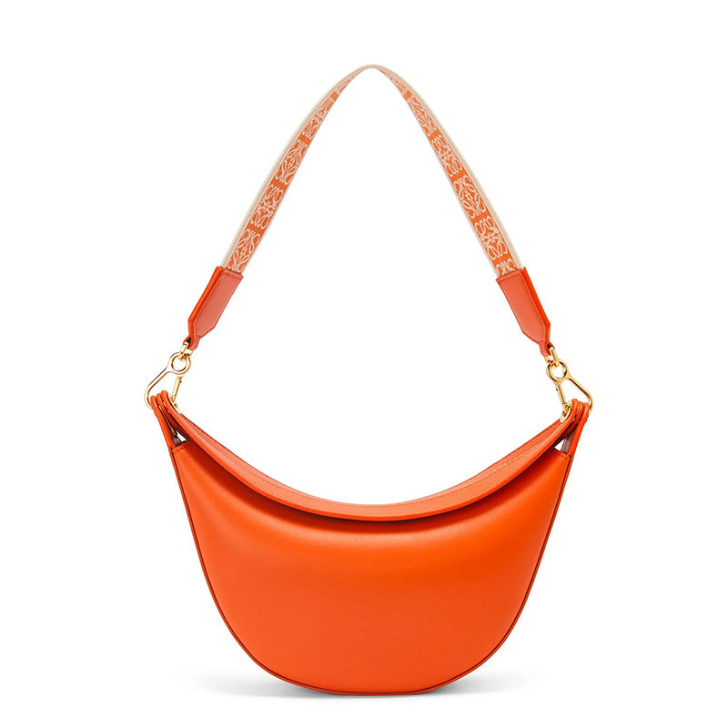 Loewe | 【预售3-7天】LOEWE/罗意威 22新款Luna系列 女士小号橙色缎面小牛皮半月形流浪包单肩手提腋下包A923PM1X01-9100商品图片,8折×额外9.5折, 包邮包税, 额外九五折