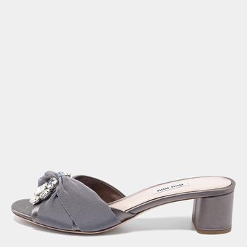 推荐Miu Miu Grey Satin and Canvas Knot Crystal Embellished Open-Toe Slide Sandals Size 39.5商品