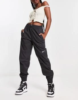 推荐Nike Swoosh woven cargo trousers in black商品
