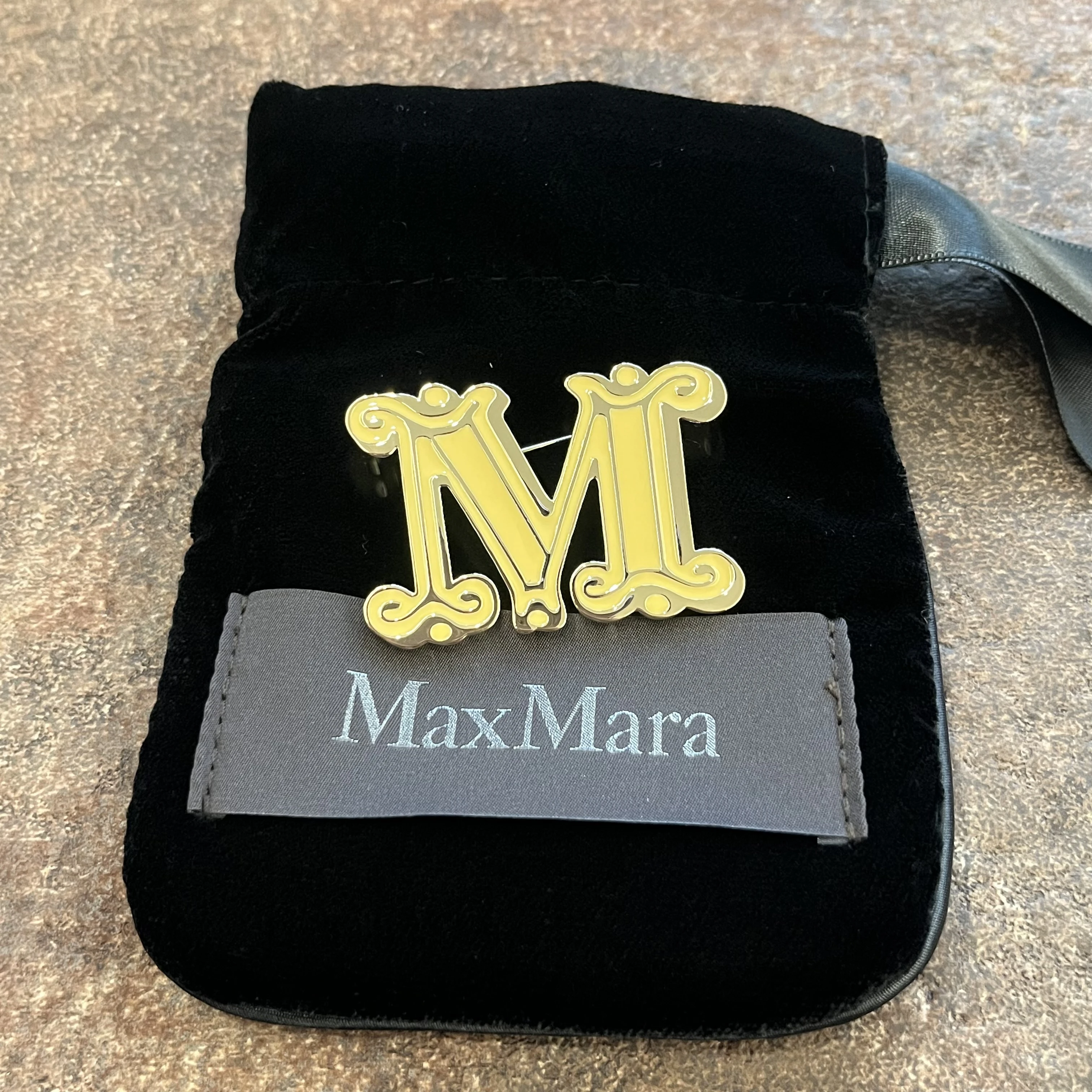 Max Mara | M字母LOGO胸针 BATHV,商家833 Boutique,价格¥551