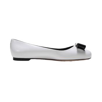菲拉格慕芭蕾鞋女鞋, Salvatore Ferragamo | SALVATORE FERRAGAMO 女士黑白撞色漆皮革芭蕾平底鞋单鞋 0705547商品图片 独家减免邮费