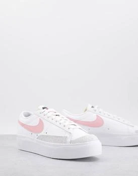 推荐Nike Blazer Low Platform trainers in white and pink glaze商品