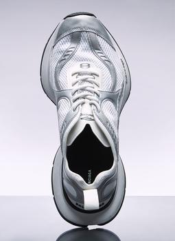 スニーカー Balenciaga White And Silver Sneaker Circuit Balenciaga Circuit Sneaker 'White Silver' 793945WFLGY9100