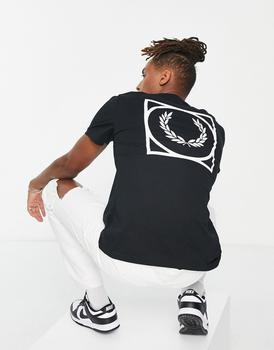 推荐Fred Perry back print t-shirt exclusive to asos in black商品