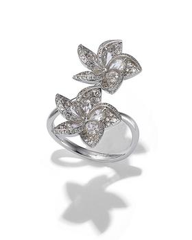 商品Colorless Diamond Frangipani Flower Bypass Ring in 18K White Gold, 1.50 ct. t.w. - 150th Anniversary Exclusive,商家Bloomingdale's,价格¥54871图片