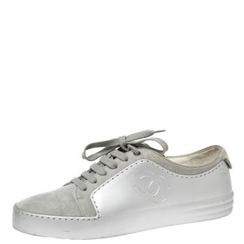 推荐Chanel Grey/Silver Suede and Rubber CC Low-Top Sneakers Size 38商品