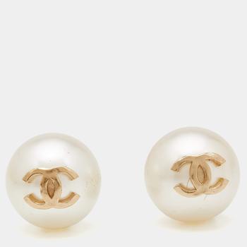 [二手商品] Chanel | Chanel Gold Tone Large Faux pearl CC Stud Earrings商品图片,