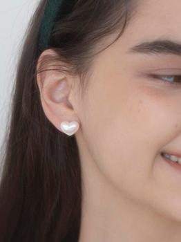 商品FANTASTIC PLANET | Cloud heart pearl earrings - small,商家W Concept,价格¥308图片