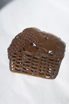 商品Oh Dang That's Cute | Vintage Fruit Basket Trivet,商家Urban Outfitters,价格¥408图片