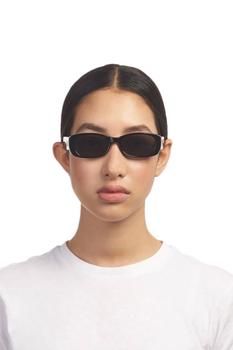 推荐Unreal! Sunglasses in Shiny Black商品