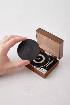 商品Teeny Tiny Record Player,商家Urban Outfitters,价格¥90图片