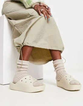 推荐Crocs platform slider sandals in bone商品