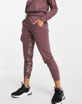 商品Puma Training Safari Glam joggers with leopard insert in purple图片