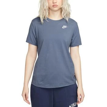 NIKE | Women's   Sportswear Club Essentials   T-Shirt 