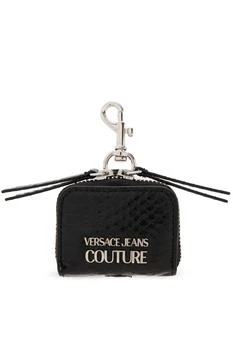 Versace | Versace Jeans Couture Logo Plaque AirPods Case,商家Cettire,价格¥503