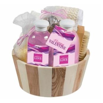 商品Freida and Joe | Spell Bound Love Spa Skin Care Set in Vintage Wooden Gift Basket,商家Premium Outlets,价格¥254图片