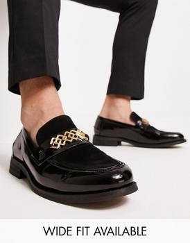 推荐ASOS DESIGN loafers in black faux leather with contrast vamp and broach detail商品