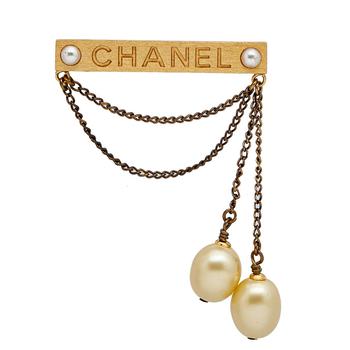 商品Chanel Gold Tone Pearl Logo Chain Pin Brooch图片