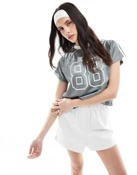 Miss Selfridge | Miss Selfridge graphic print cropped football t-shirt in grey,商家ASOS,价格¥46