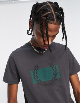 Fred Perry | Fred Perry laurel wreath graphic t-shirt in grey商品图片,