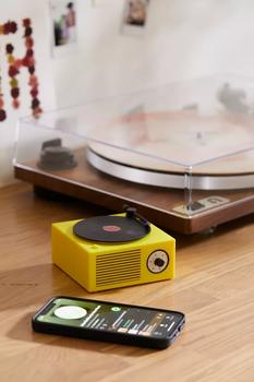 Urban Outfitters品牌, 商品UO Exclusive Wireless Mini Rechargeable Turntable Speaker, 价格¥71图片