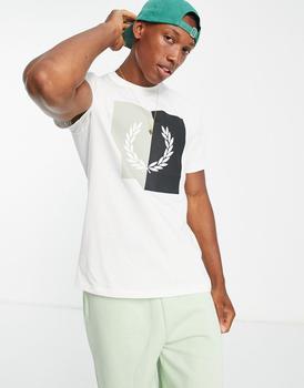 Fred Perry | Fred Perry laurel wreath box print t-shirt in white商品图片,