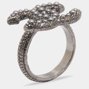 商品[二手商品] Chanel | Chanel Gunmetal Tone Faux Pearl CC Ring Size EU 52,商家The Luxury Closet,价格¥1617图片