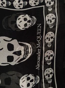推荐Black Scarf With Skull Print All-Over In Modal Blend商品