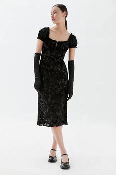商品Urban Outfitters | UO Becca Velvet Puff Sleeve Midi Dress,商家Urban Outfitters,价格¥354图片