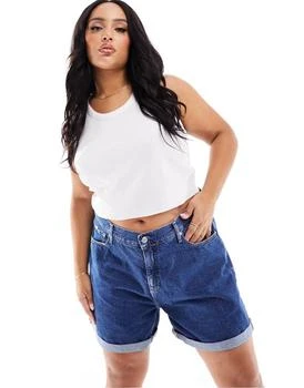 推荐Calvin Klein Jeans Plus mom shorts in indigo wash商品
