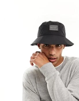 推荐Armani Exchange logo bucket hat in black商品