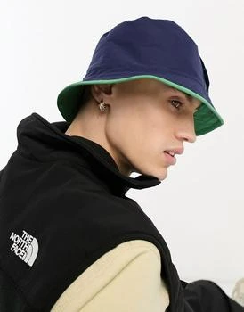 The North Face | The North Face Class V Reversible bucket hat in navy and green 5.5折