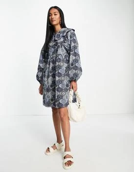 推荐Vila oversized scalloped collar mini dress in blue paisley print商品