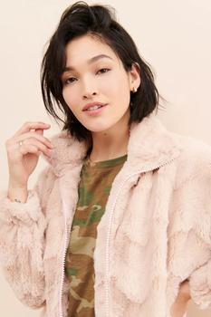 推荐UO Eva Faux Fur Jacket商品