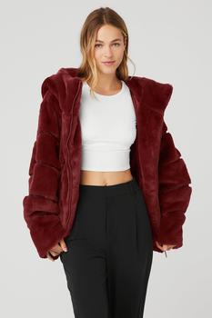 商品Alo | Knock Out Faux Fur Jacket - Cranberry,商家Alo yoga,价格¥2633图片