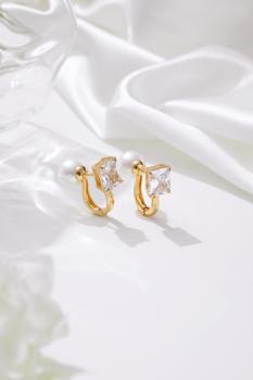 商品Classicharms | Gold Pearl Zirconia Multi-wear  Earrings,商家Premium Outlets,价格¥271图片