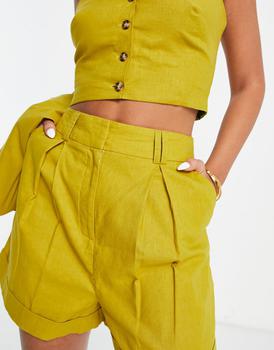 商品ASOS DESIGN linen boxy suit shorts in golden palm图片