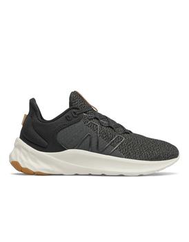 推荐New Balance Running Fresh Foam Roav trainers in black商品