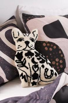 商品Urban Outfitters | Frenchie Tufted Throw Pillow,商家Urban Outfitters,价格¥244图片