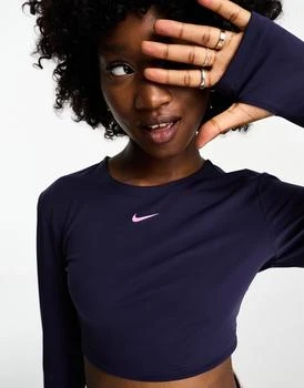 推荐Nike Pro Training Femme Dri-Fit long sleeve crop top in purple商品