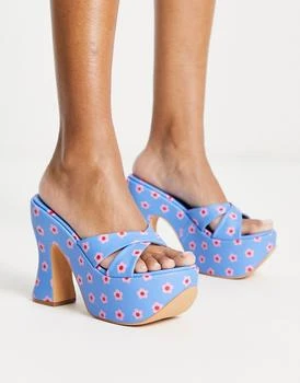 推荐Daisy Street platform heeled sandals in blue floral print商品